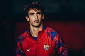 前队友：曾和马拉多纳开车出行，交警把我们拦住只为和他合影