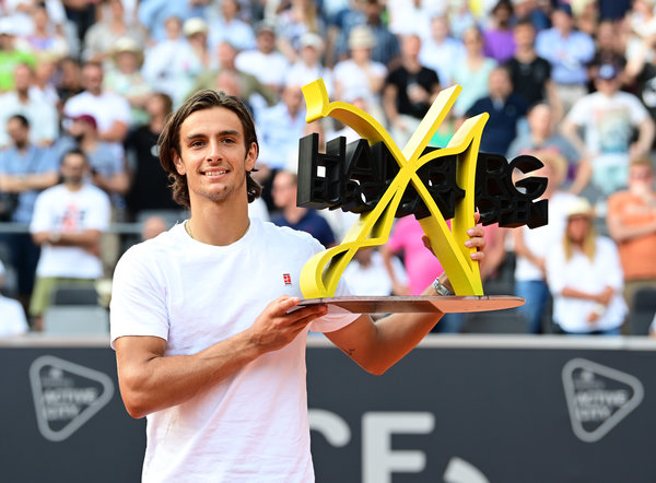 员的突出表 员的突出表